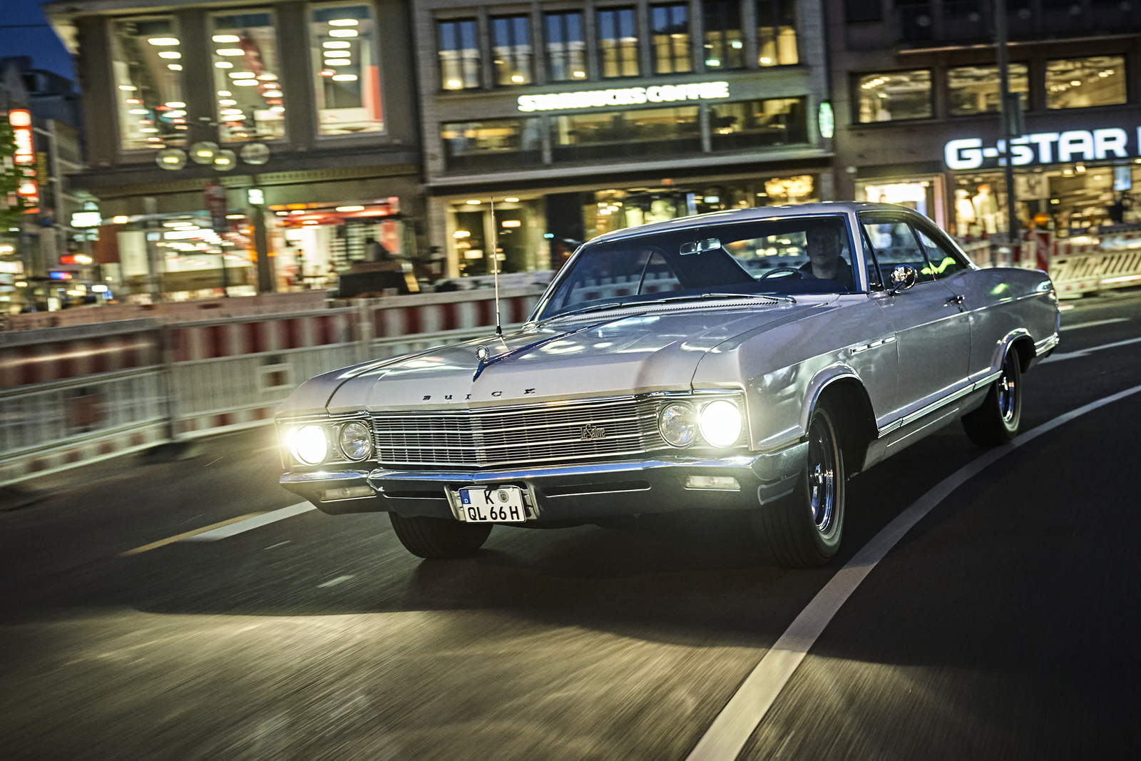 Buick Le Sabre 400 Köln bei Nacht
